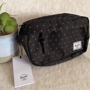 ❤️SALE❤️✨🆕✨Brand New Herschel Clutch Bag